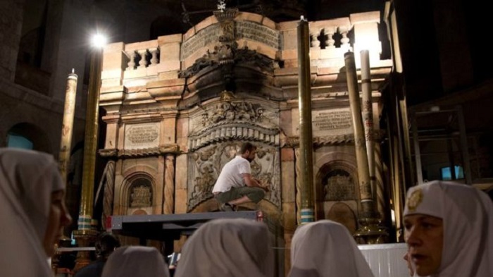 Jesus`s tomb in Jerusalem undergoes restoration work
